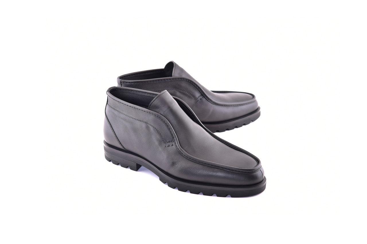 C185-7520 Shearling lined Chukka boot - Black