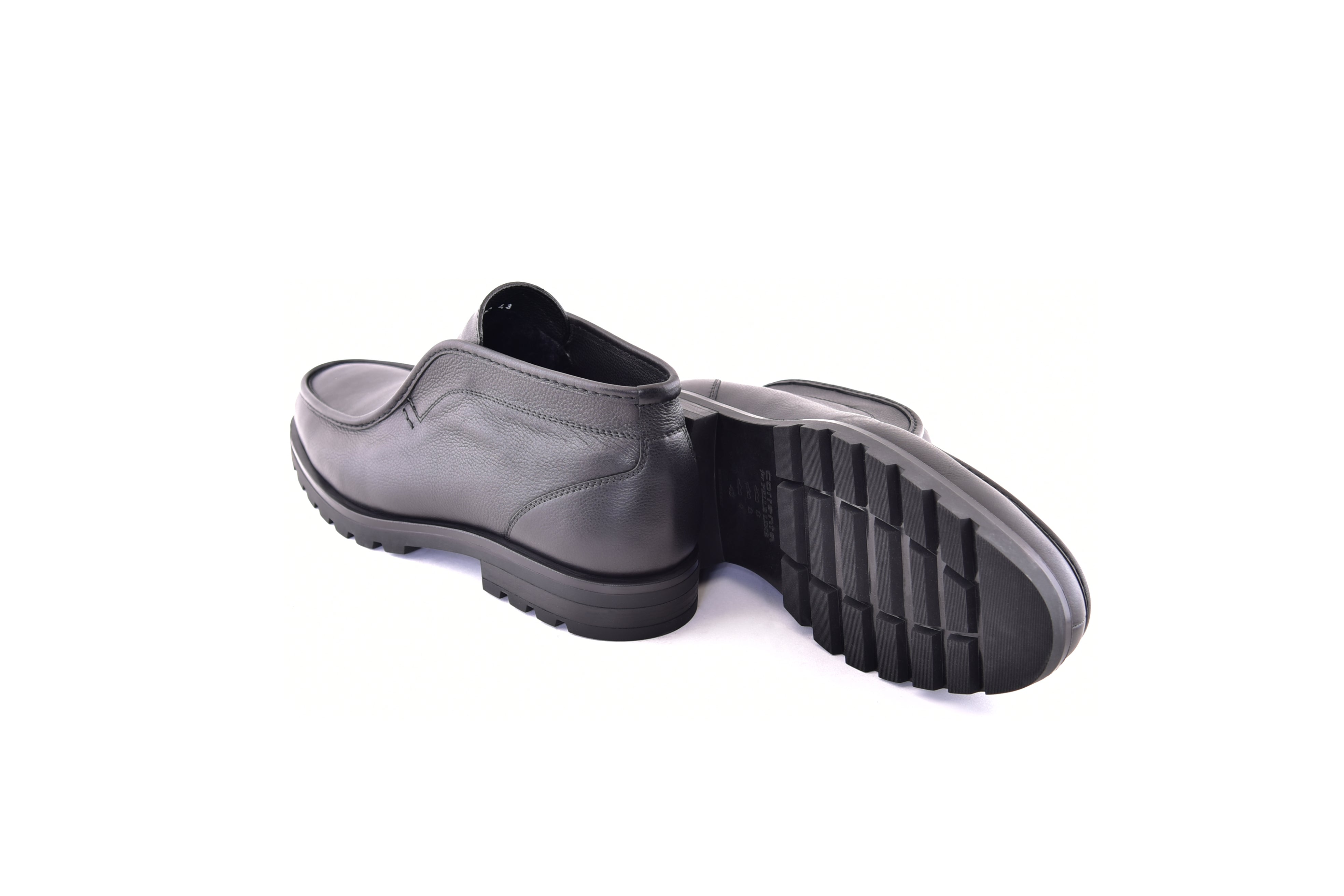 C185-7520 Shearling Lined Chukka Boot-Black